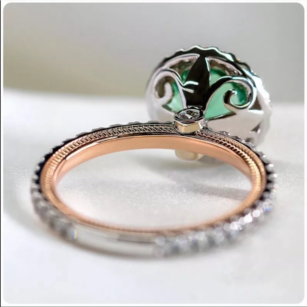 New Gorgeous Round Emerald Two Tone 925 Silver Rin - Picture 3 of 5